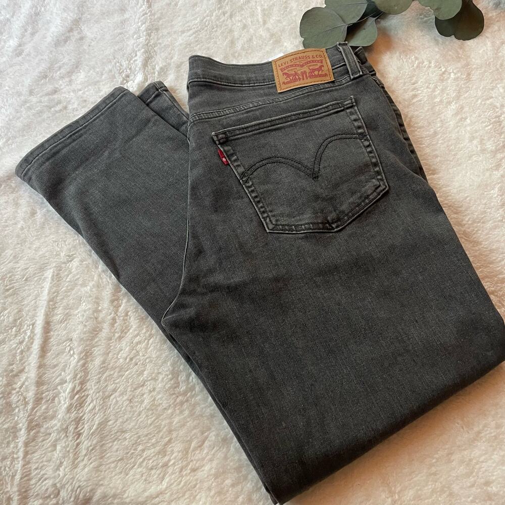 Levi’s Boyfriend Jeans Size 32 in gray/black